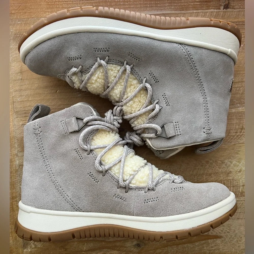UGG nwob small